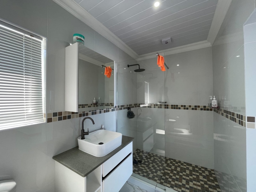 5 Bedroom Property for Sale in Dana Bay Western Cape